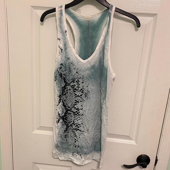 3/$20 ✨✨ Tank top - Picture 1 of 7